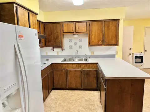 Kitchen - 118 Brewer St, Harrison, AR 72601 photo 1 of 5