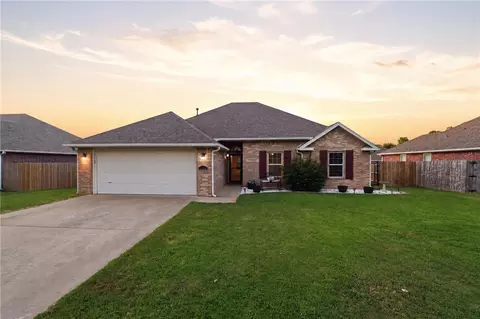 3644 W Clearwood Dr, Fayetteville, AR 72704