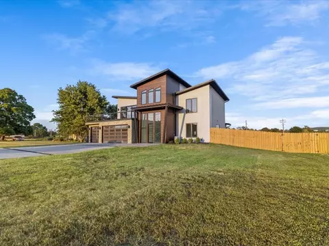 Exterior - 4633 Robins Rd, Springdale, AR 72762 photo 8 of 10