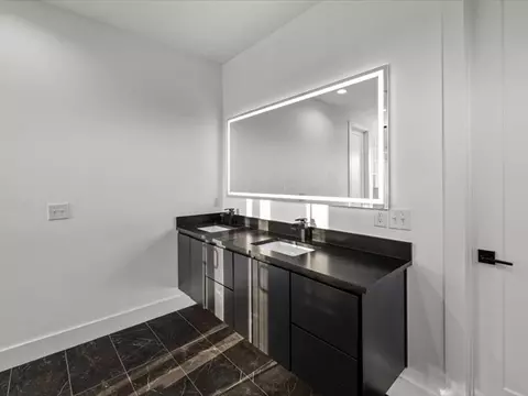 Bath - 4633 Robins Rd, Springdale, AR 72762 photo 7 of 8