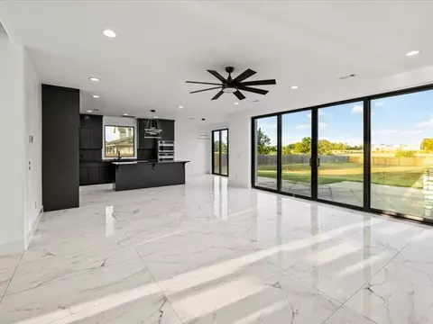 Living - 4633 Robins Rd, Springdale, AR 72762 photo 2 of 4