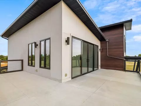 Exterior - 4633 Robins Rd, Springdale, AR 72762 photo 7 of 10
