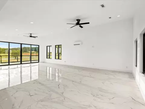 Living - 4633 Robins Rd, Springdale, AR 72762 photo 3 of 4