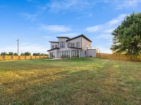 Exterior - 4633 Robins Rd, Springdale, AR 72762 photo 5 of 10