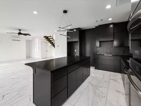 Kitchen - 4633 Robins Rd, Springdale, AR 72762 photo 3 of 6