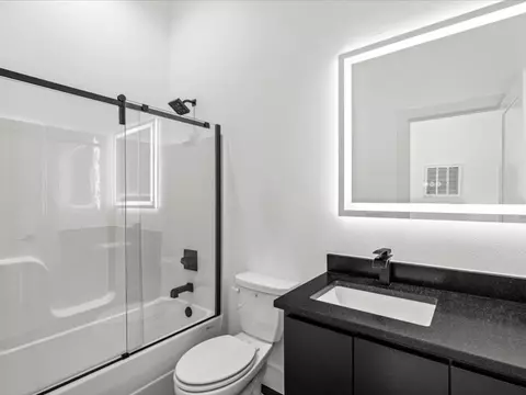 Bath - 4633 Robins Rd, Springdale, AR 72762 photo 1 of 8
