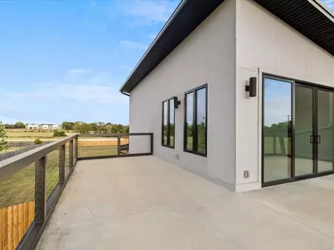 Exterior - 4633 Robins Rd, Springdale, AR 72762 photo 6 of 10