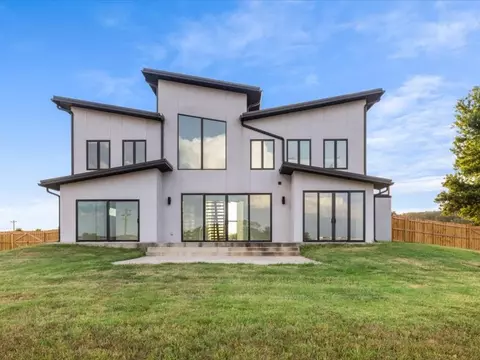Exterior - 4633 Robins Rd, Springdale, AR 72762 photo 4 of 10