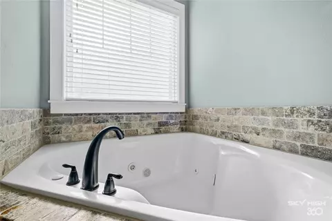 Bath - 5206 S 65th Pl, Rogers, AR 72758 photo 2 of 3