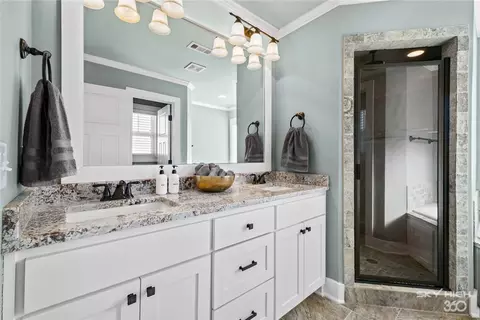 Bath - 5206 S 65th Pl, Rogers, AR 72758 photo 1 of 3