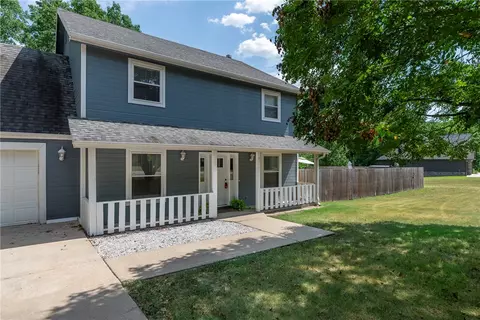 8557 Manor Dr, Bentonville, AR 72712