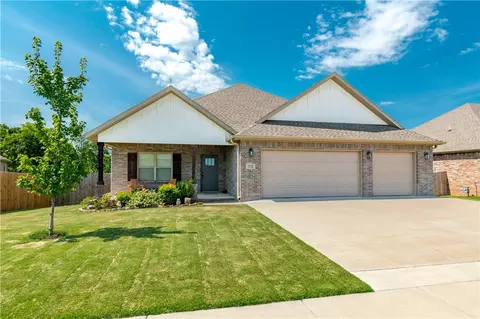 115 W Pitts St, Farmington, AR 72730