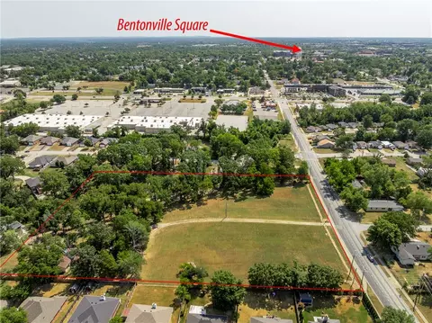 1208 NW 3rd St, Bentonville, AR 72712