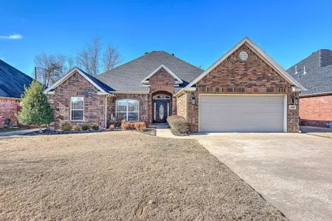 2210 S 18th Pl, Rogers, AR 72758