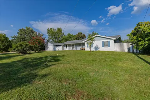 725 Summerhill Dr, Gassville, AR 72635