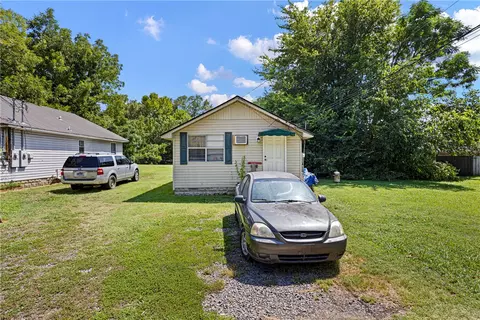 220 E 222 E J St, Russellville, AR 72801