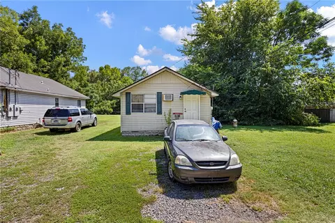 220 E 222 E J St, Russellville, AR 72801