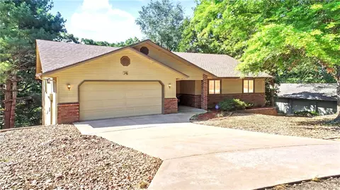 74 Churchill Dr, Bella Vista, AR 72715