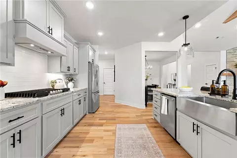 Kitchen - 1111 Red Maple St, Centerton, AR 72719 photo 6 of 7