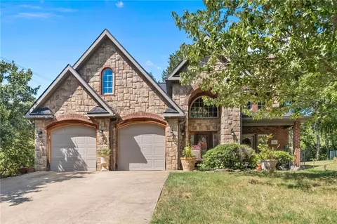 780 E Bryan Ln, Fayetteville, AR 72701