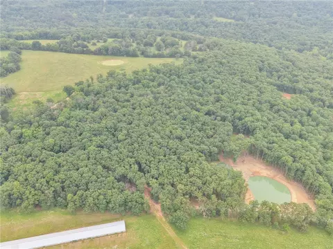 000 Madison 2220, Huntsville, AR 72740
