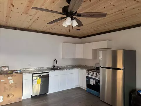 Kitchen - 3103 3051 Nc 8401, Jasper, AR 72641 photo 2 of 4