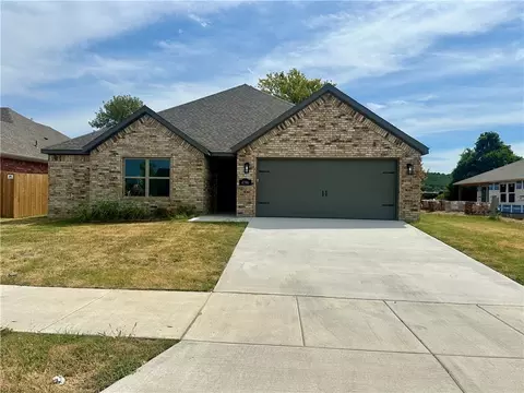 4596 W Triangle St, Fayetteville, AR 72704