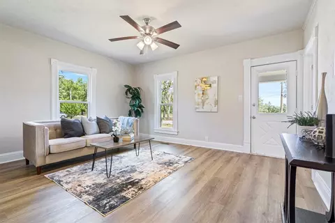 1112 E Harvard St, Siloam Springs, AR 72761