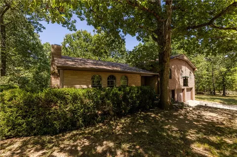 16107 Walnut Dr, Fayetteville, AR 72704