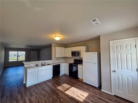 Kitchen - 2809 Bauer St, Pea Ridge, AR 72751 photo 2 of 2