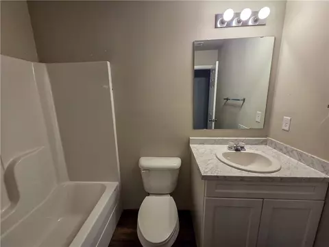Bath - 2809 Bauer St, Pea Ridge, AR 72751 photo 1 of 5