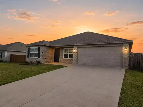 2809 Bauer St, Pea Ridge, AR 72751