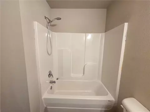 Bath - 2809 Bauer St, Pea Ridge, AR 72751 photo 3 of 5