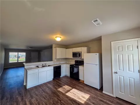 Kitchen - 2809 Bauer St, Pea Ridge, AR 72751 photo 2 of 2