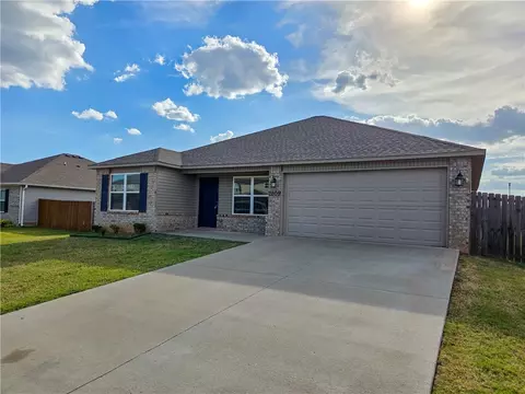 Exterior - 2809 Bauer St, Pea Ridge, AR 72751 photo 2 of 6