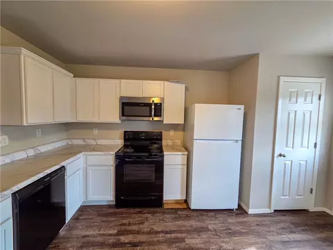 Kitchen - 2809 Bauer St, Pea Ridge, AR 72751 photo 1 of 2