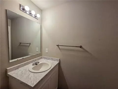 Bath - 2809 Bauer St, Pea Ridge, AR 72751 photo 5 of 6