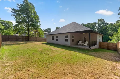 4 Clovelly Ln, Bella Vista, AR 72715