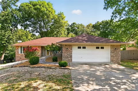 4 Dinton Cir, Bella Vista, AR 72714