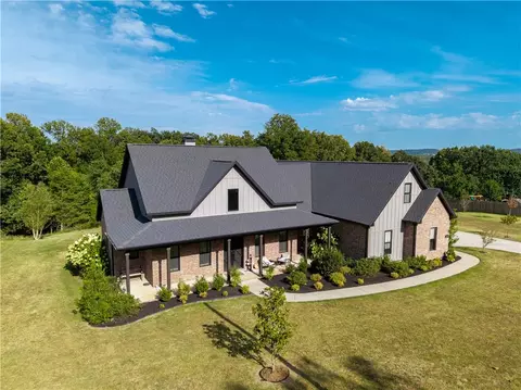 2758 N Adams Rd, Fayetteville, AR 72704