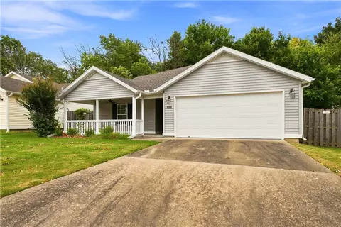 4355 Serviceberry Dr, Fayetteville, AR 72704