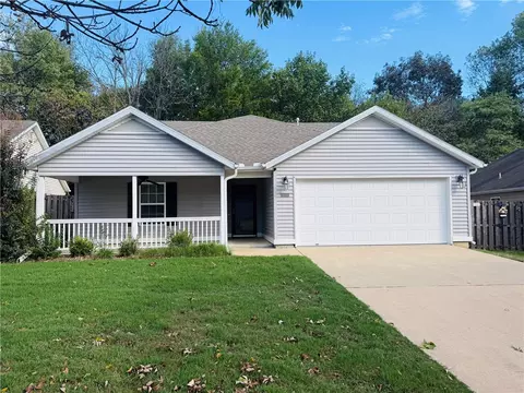 4355 Serviceberry Dr, Fayetteville, AR 72704