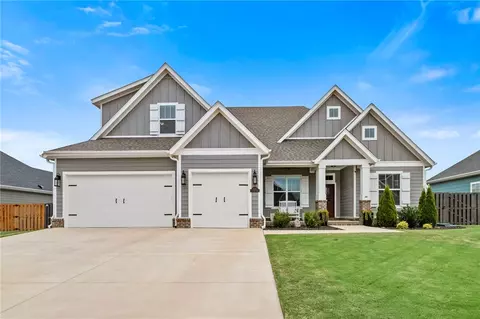 6416 S 62nd St, Rogers, AR 72758