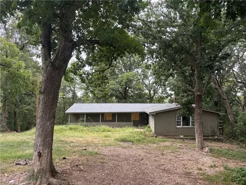 60 Saturn Ave, Holiday Island, AR 72631