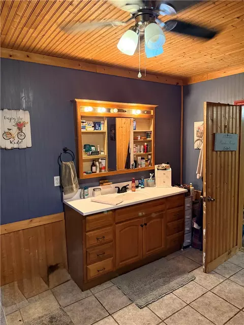 Bath - 323 3rd St, Watts, OK 74964 photo 1 of 3