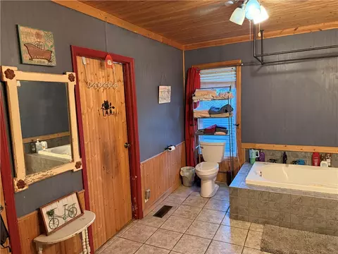 Bath - 323 3rd St, Watts, OK 74964 photo 3 of 3