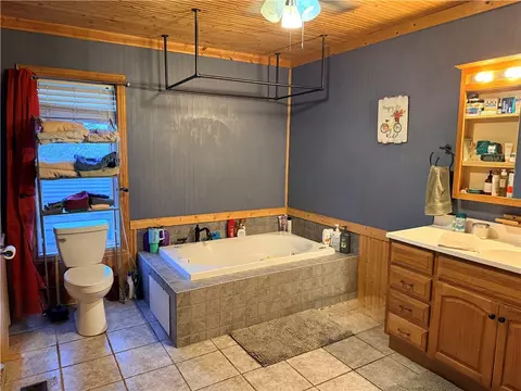 Bath - 323 3rd St, Watts, OK 74964 photo 2 of 3