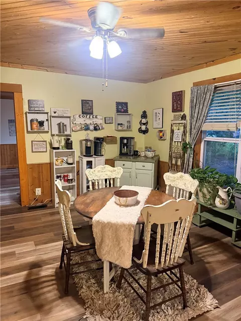 Dining - 323 3rd St, Watts, OK 74964 photo 2 of 3
