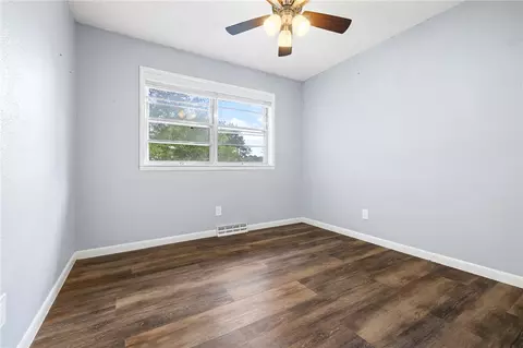 Bedroom - 1001 Eugene St, Harrison, AR 72601 photo 1 of 8