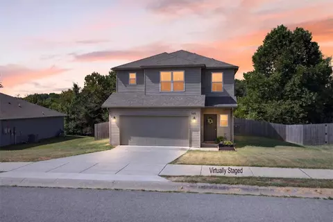 146 Cooper St, Huntsville, AR 72740